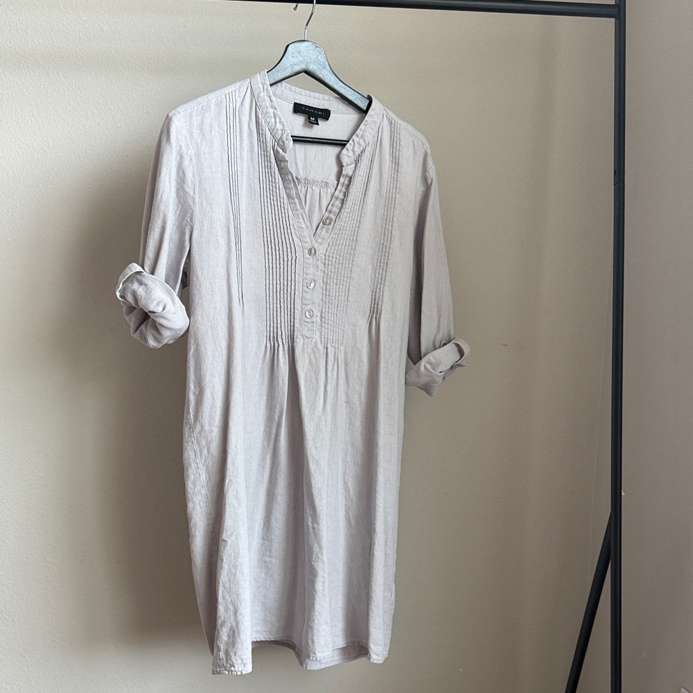 Tahari Light Gray Casual Button Down Shirt